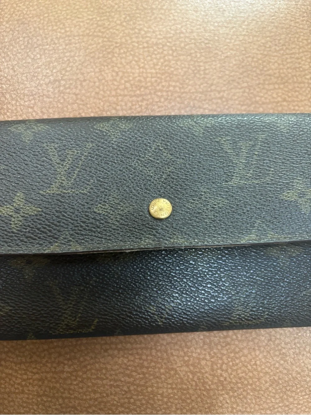 Louis Vuitton iconic lv